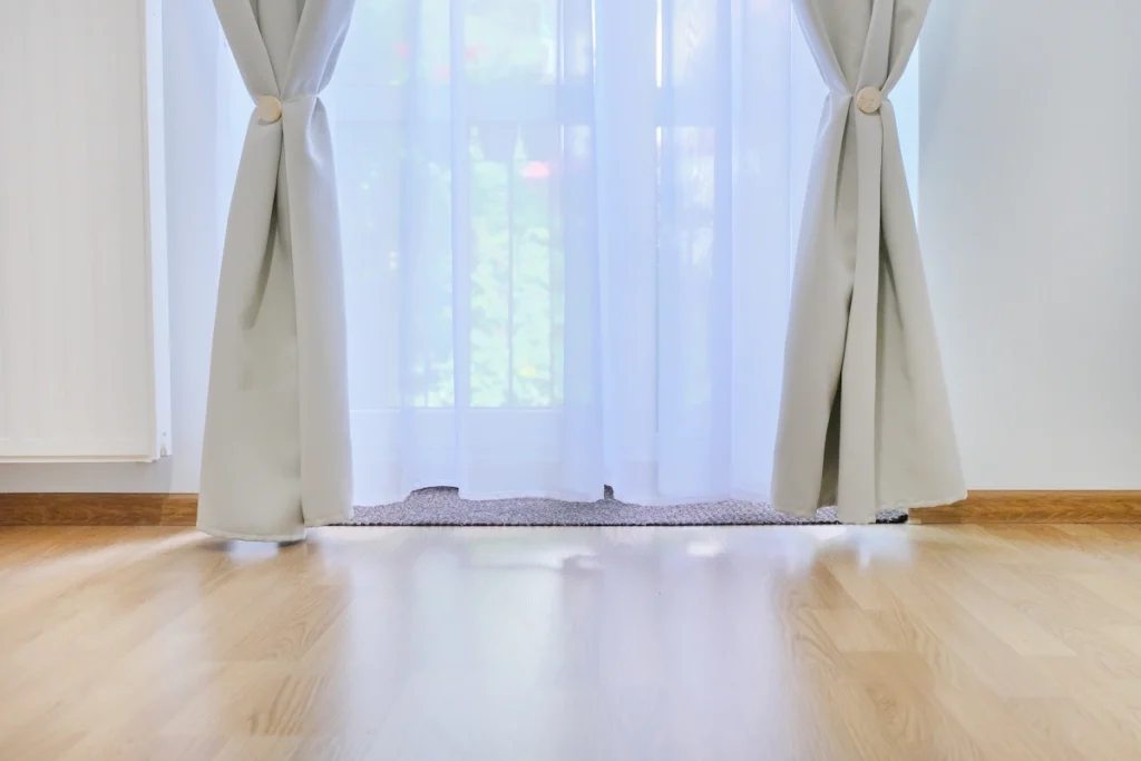 Voici comment savoir si les rideaux doivent toucher le sol