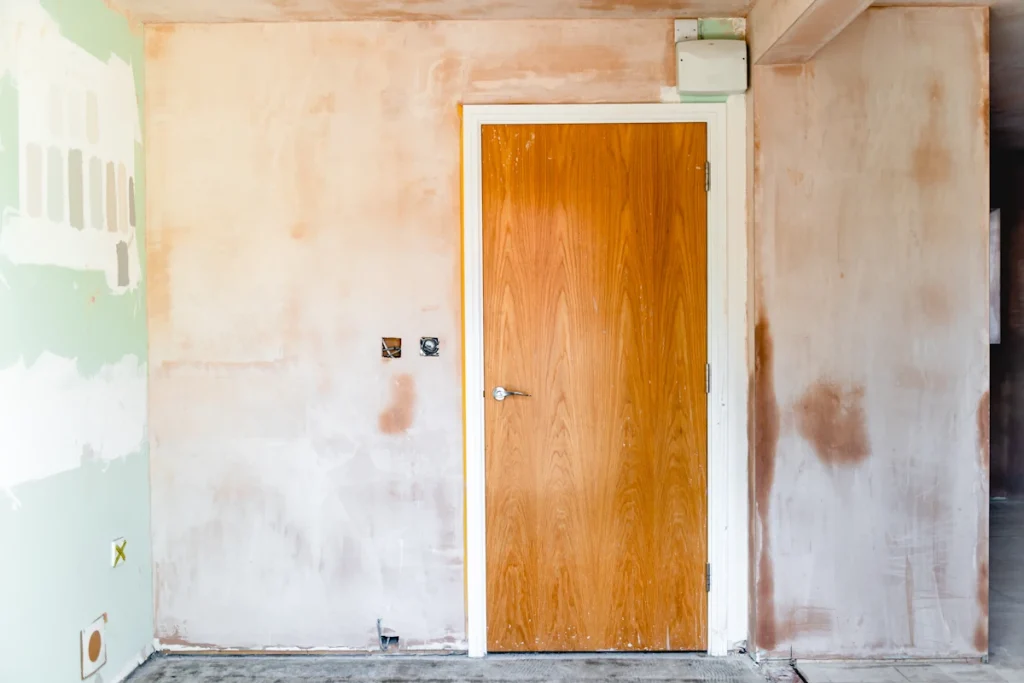 Voici pourquoi votre porte qui ne rentre plus dans l'encadrement